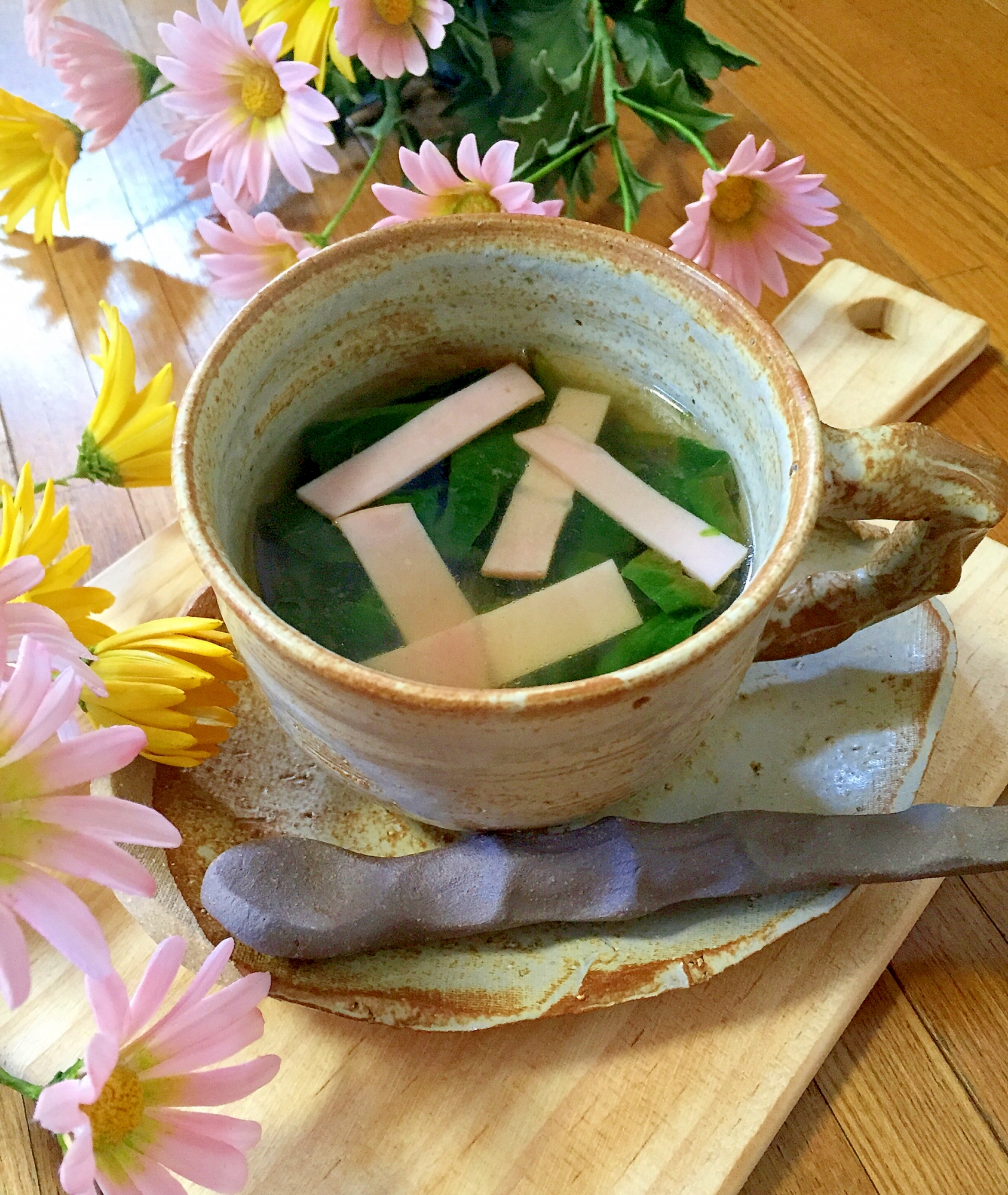 お湯入れるだけ！ほうれん草とハムの★コンソメスープ