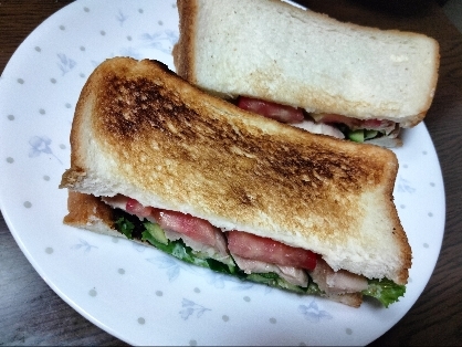 こんにちは。朝食に。ハムなかったのでサラダチキン代用で。色々挟んで美味しくできました。レシピ有難うございました。