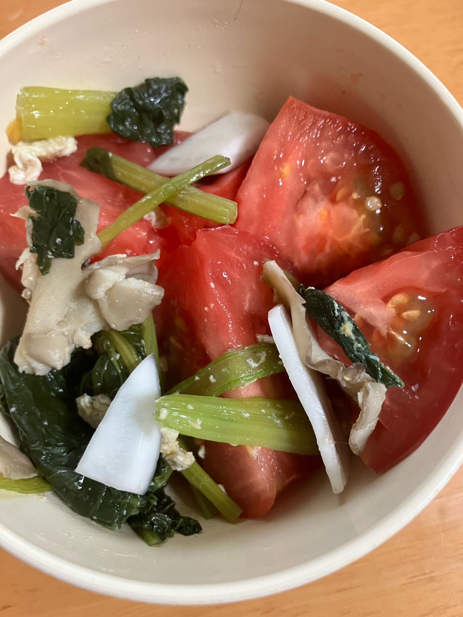 舞茸と小松菜とトマトサラダ