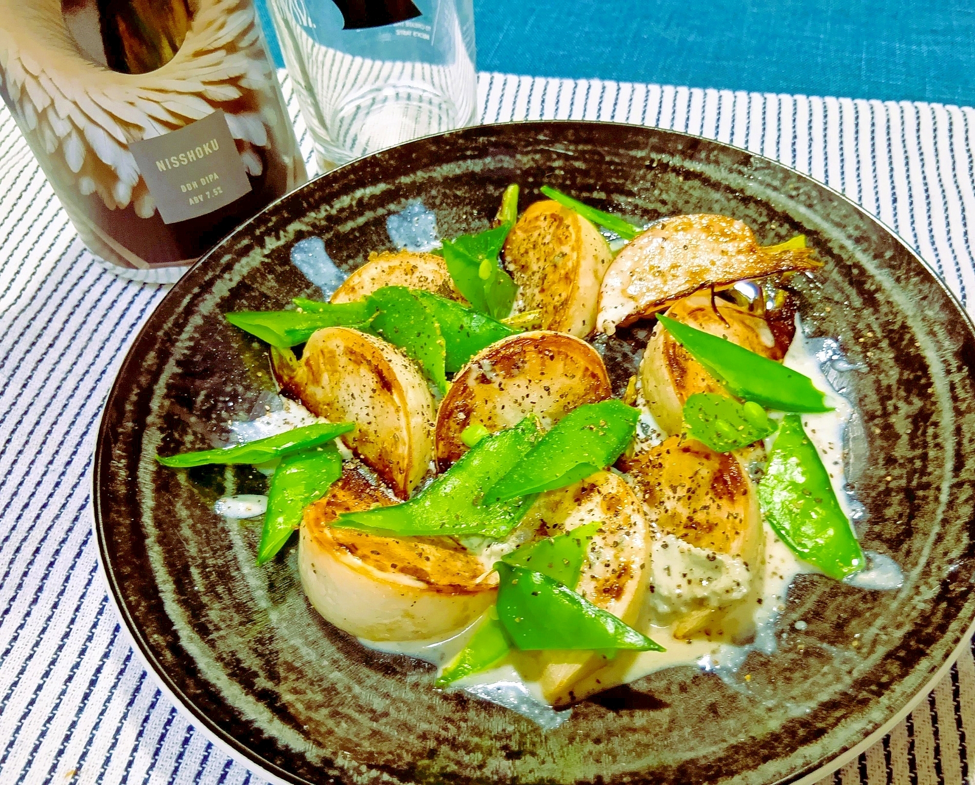 こんがり焼いたカブのグリル　ブルーチーズソース仕立