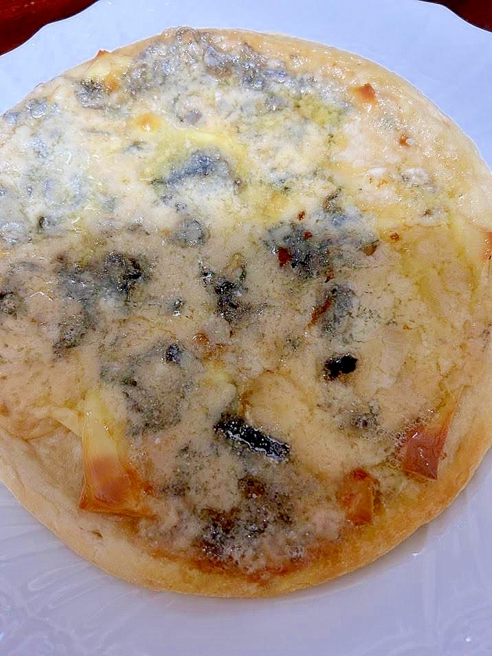 ブルーチーズてんこ盛りピザ