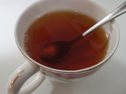 ネコちゃんこんばんはぁ❤レモン果汁でいただいたよ❤甘い紅茶って癒されるね❤香りが良くて美味しかったよ❤うまごちさまぁ❤