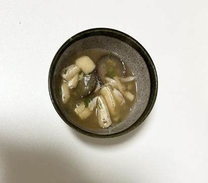 なすと油揚げの味噌汁（昆布だし）