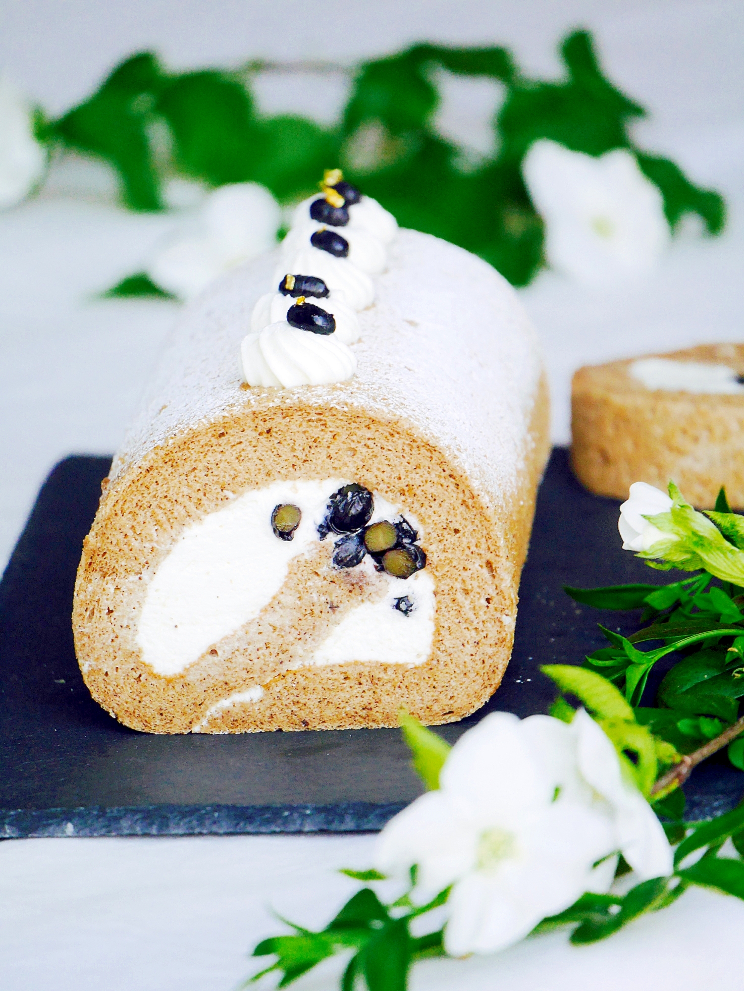 豆屋おすすめ ほうじ茶黒千石ロールケーキ レシピ 作り方 By 築地 豆雑穀問屋 三栄商会 楽天レシピ