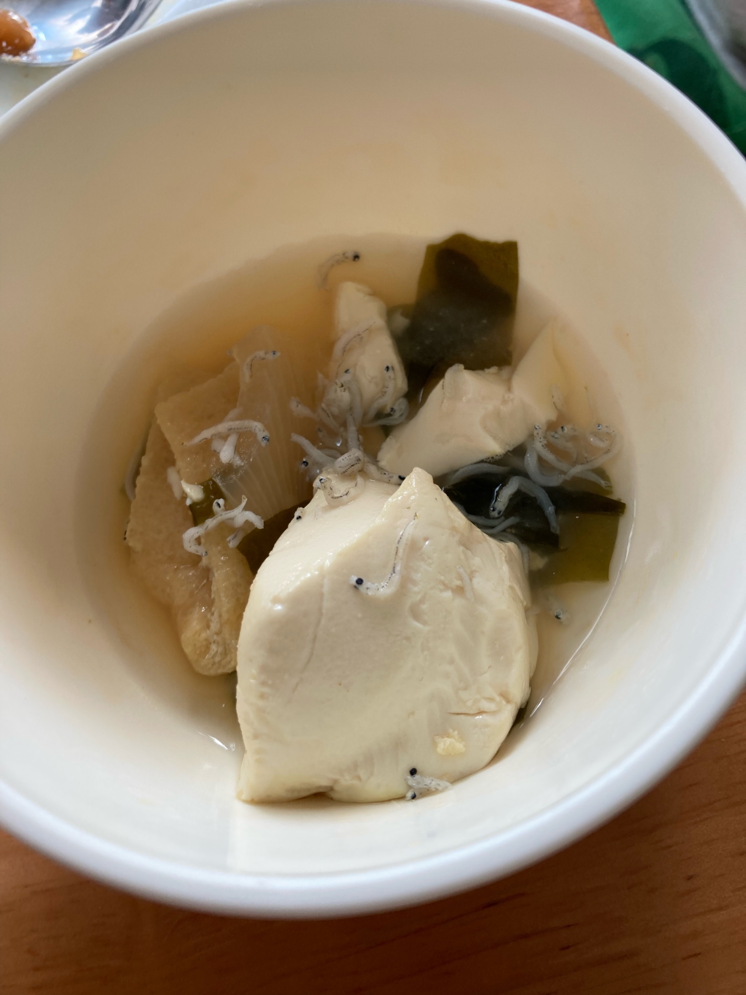 しらすと油揚げと豆腐味噌汁 レシピ 作り方 By Pコ 楽天レシピ