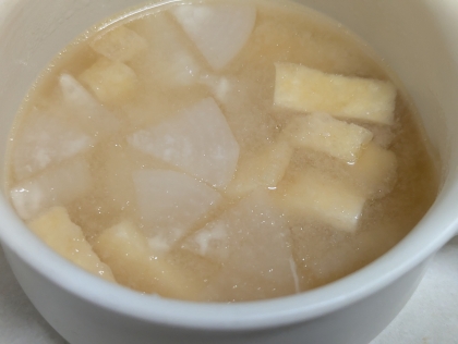 大根と油揚げの味噌汁（昆布だし）