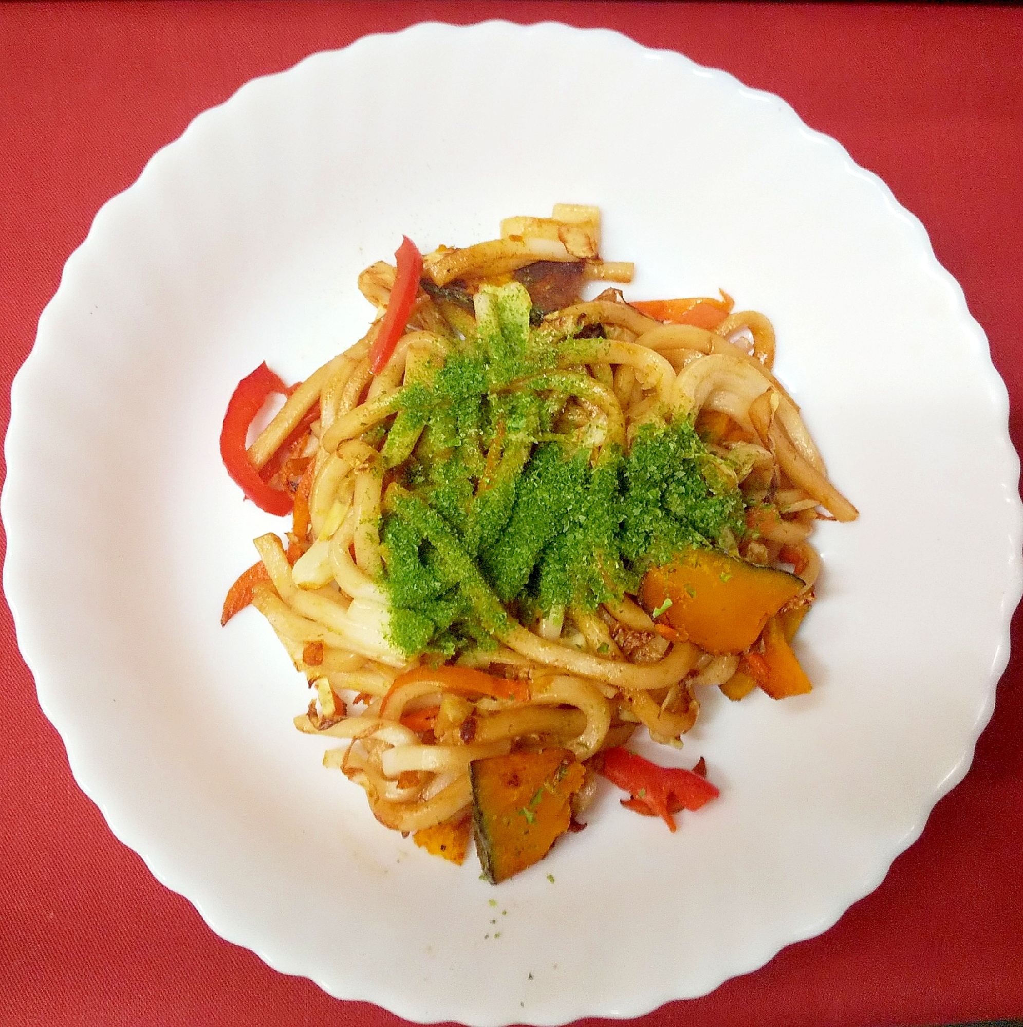 かぼちゃとパプリカの焼きうどん