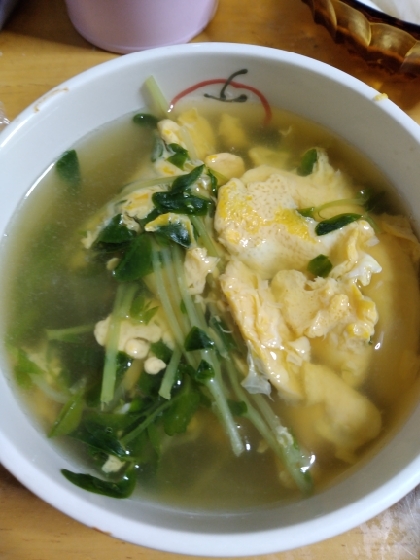 簡単美味しい！豆苗と卵の中華風スープ