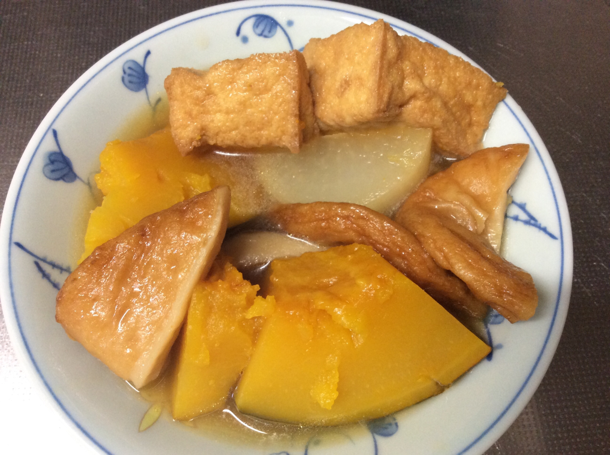 揚げかまぼこ・絹揚げ・大根・南瓜のおでんダシ煮