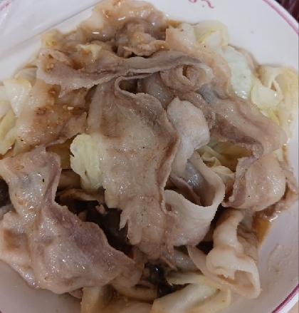 キャベツと豚肉の蒸し焼き♪ゴマだれ掛け^_^