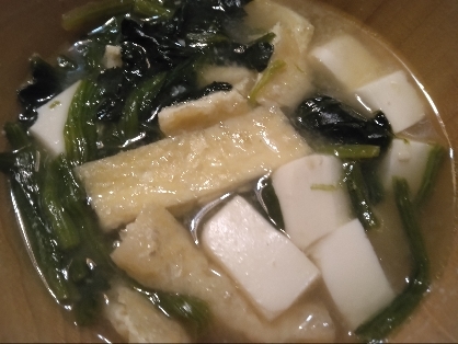 豆腐、ほうれん草、油揚げの味噌汁