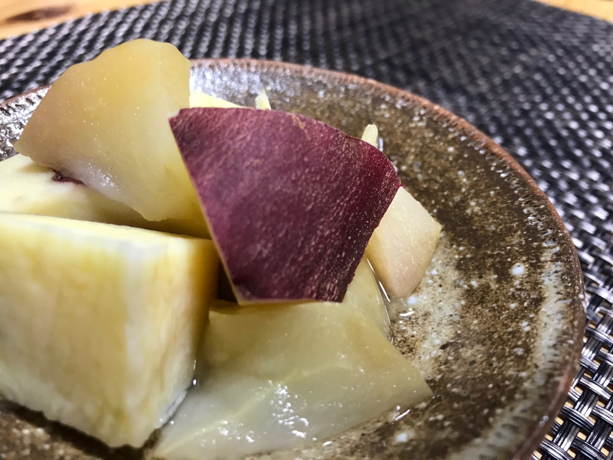 素材の味だけで美味しい♪さつま芋とりんご煮