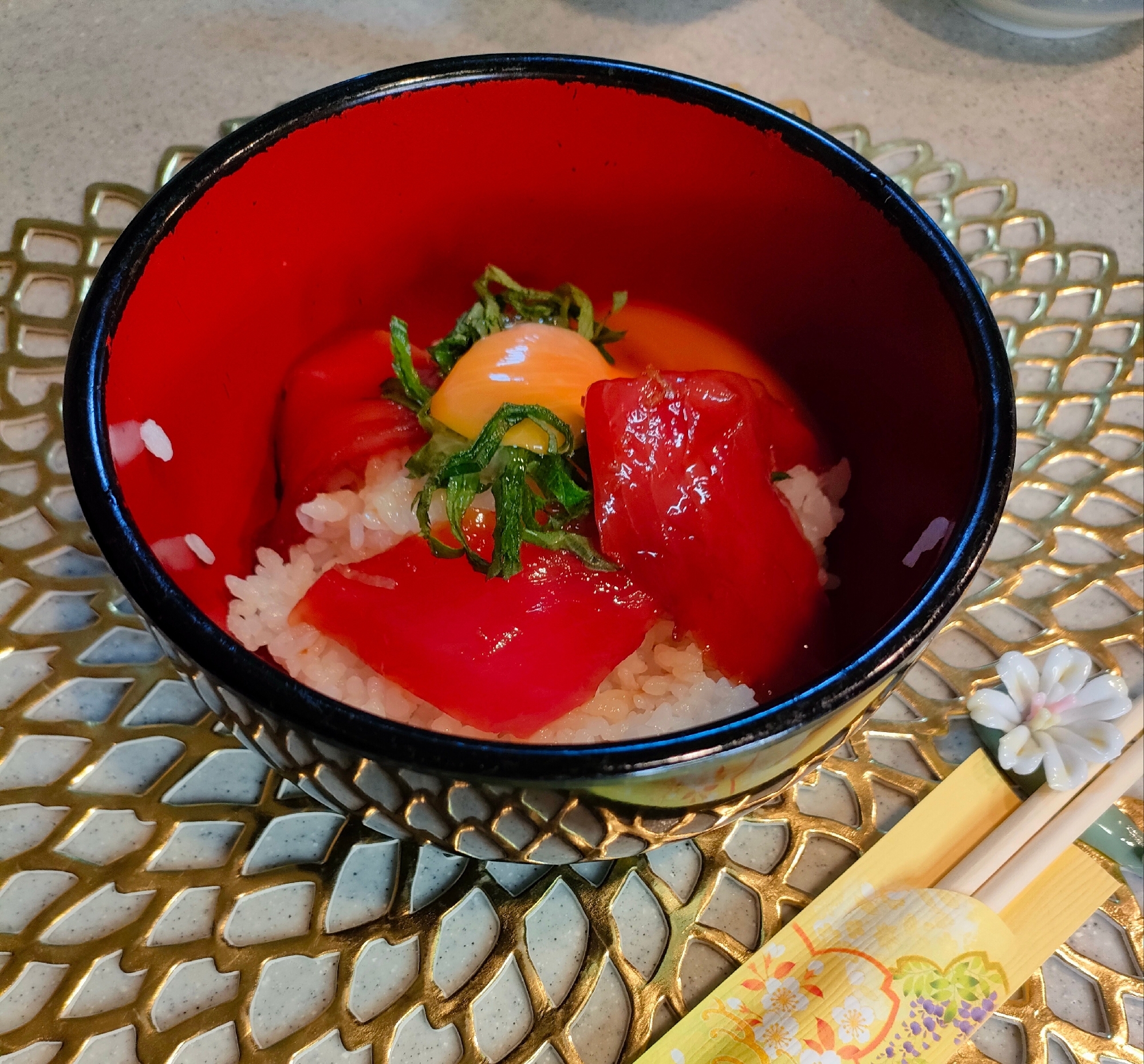 まぐろの漬丼（黄身のせ)