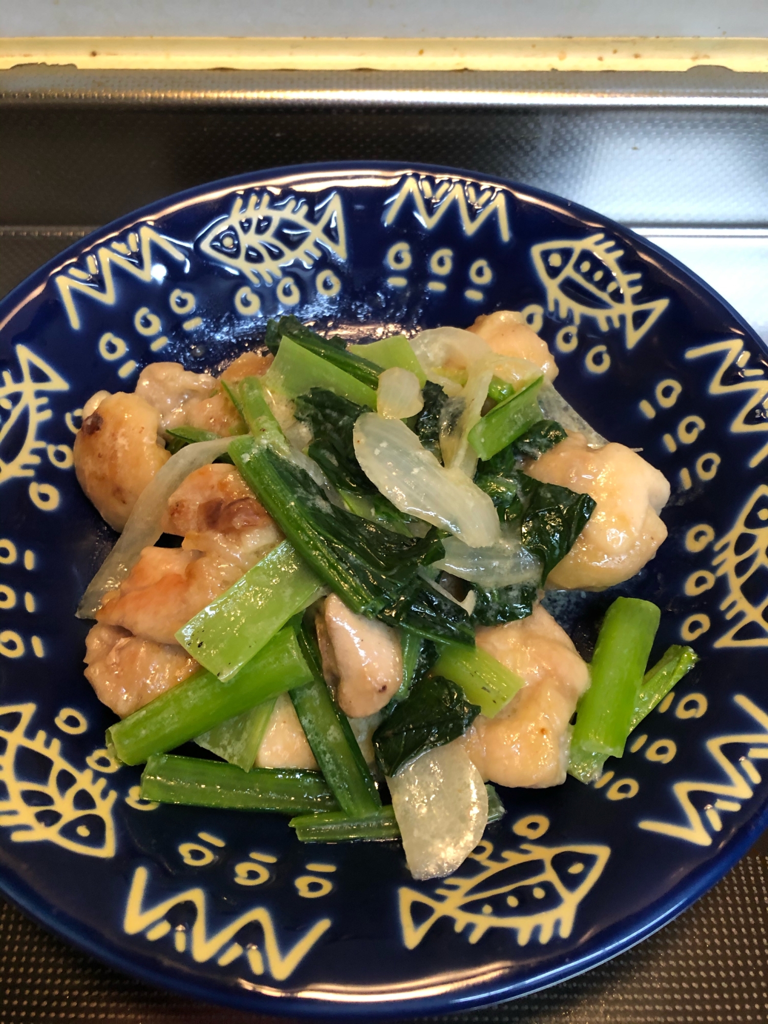 鶏肉と小松菜のガーリックソテー♪豆乳仕立て^_^