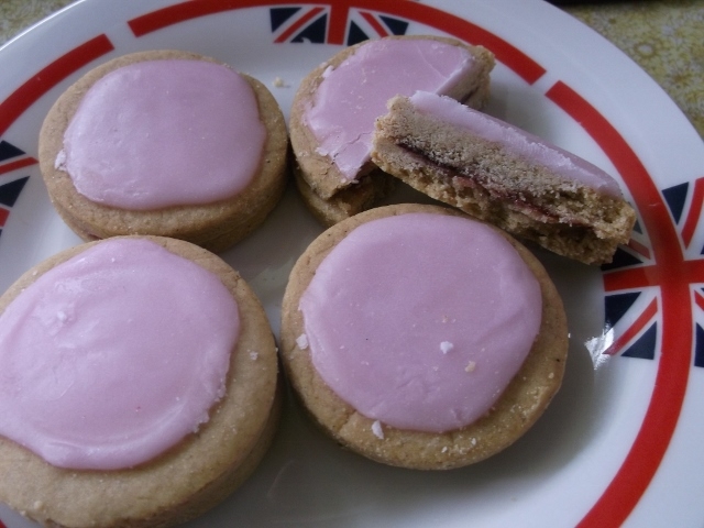 ラズベリーのピンクアイシング・クッキー