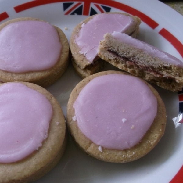 ラズベリーのピンクアイシング クッキー レシピ 作り方 By Ayanz 楽天レシピ ラズベリーのピンクアイシング クッキー レシピ 作り方 By Ayanz 楽天レシピ