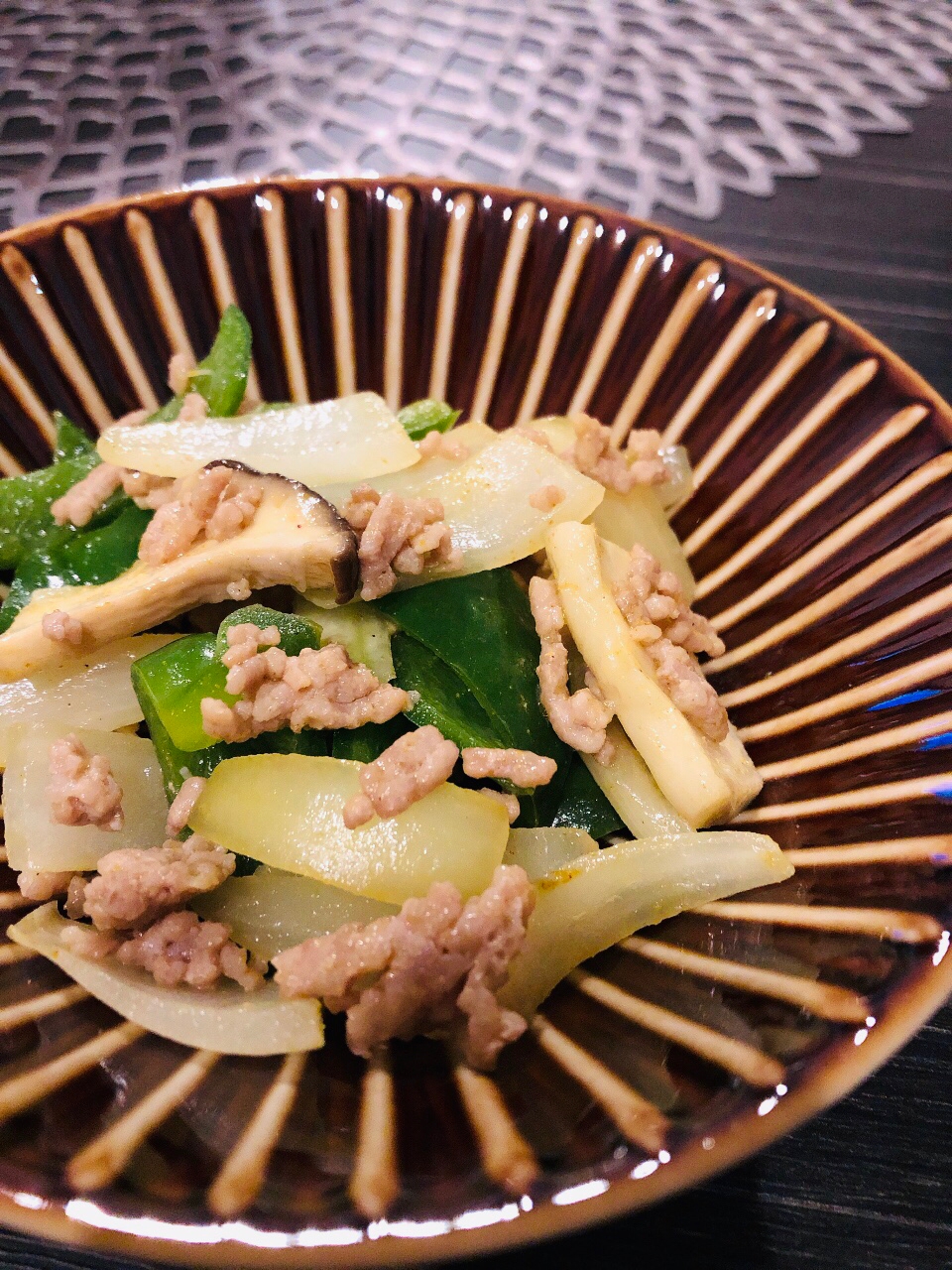 ひき肉とピーマンとエリンギのカレー炒め
