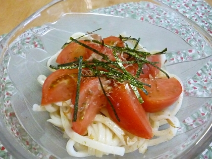 海苔とかつお節の和風トマトうどん