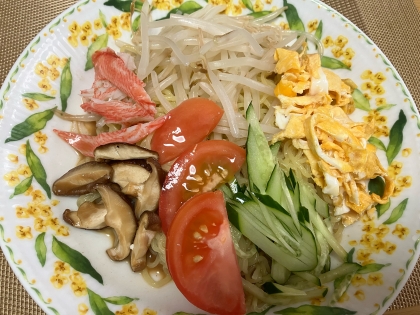 紫野菜とサーモンの冷やし中華