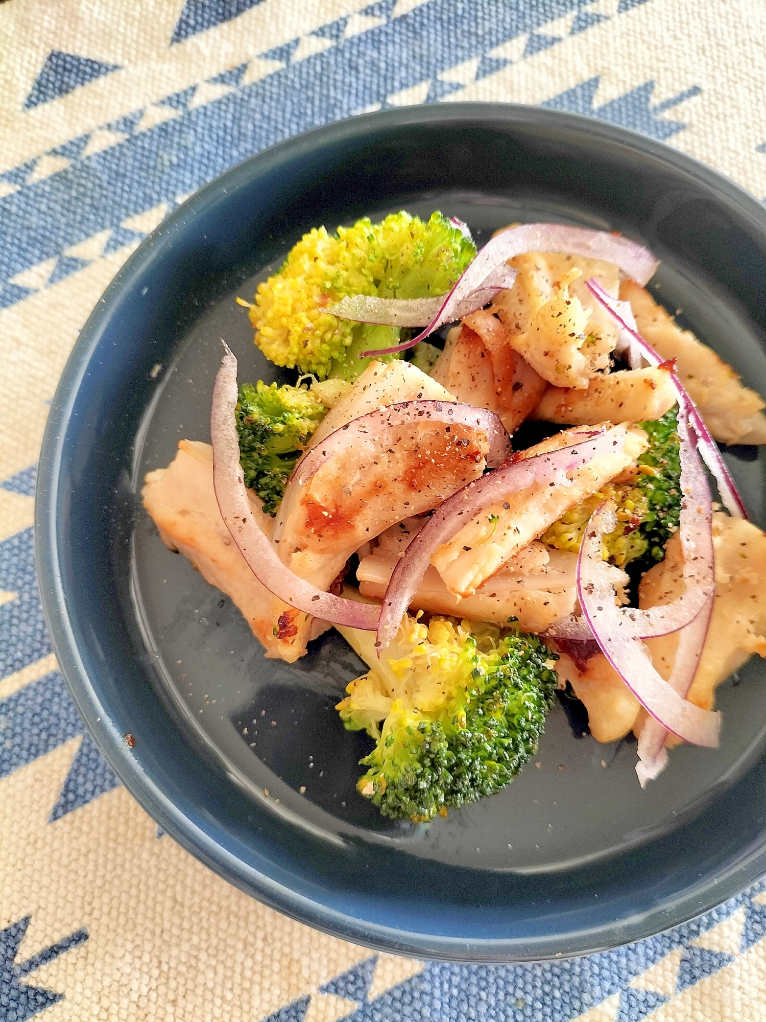 コリコリなんこつとブロッコリーの炒め物♪