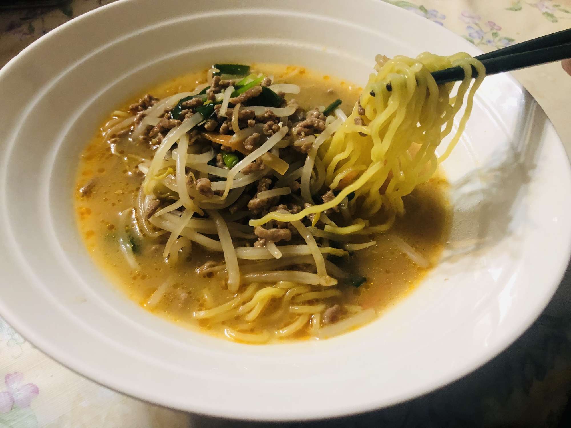 ニラミックス野菜と豚挽肉あんかけ味噌ラーメン