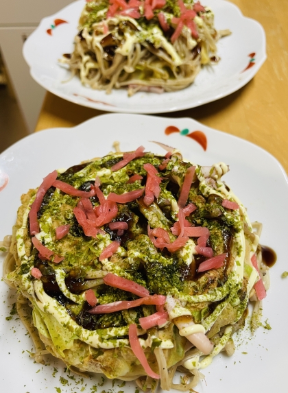 おからを感じさせないもちふわお好み焼き☆ 糖質ゼロ麺が無い為、えのきを長いまま細く割いてみました　お好み焼き好き母も喜び糖尿父にも安心レシピ感謝です(´∀｀*)