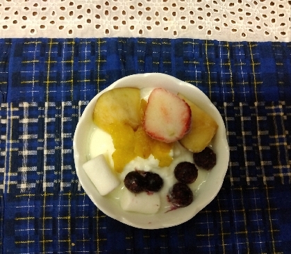 今日のヨーグルト♡りんごマシュマロブルーベリー