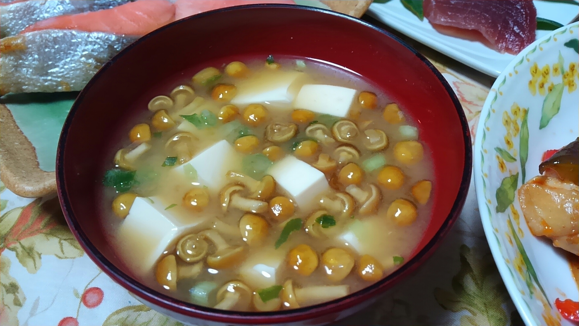 なめこと豆腐の味噌汁＊