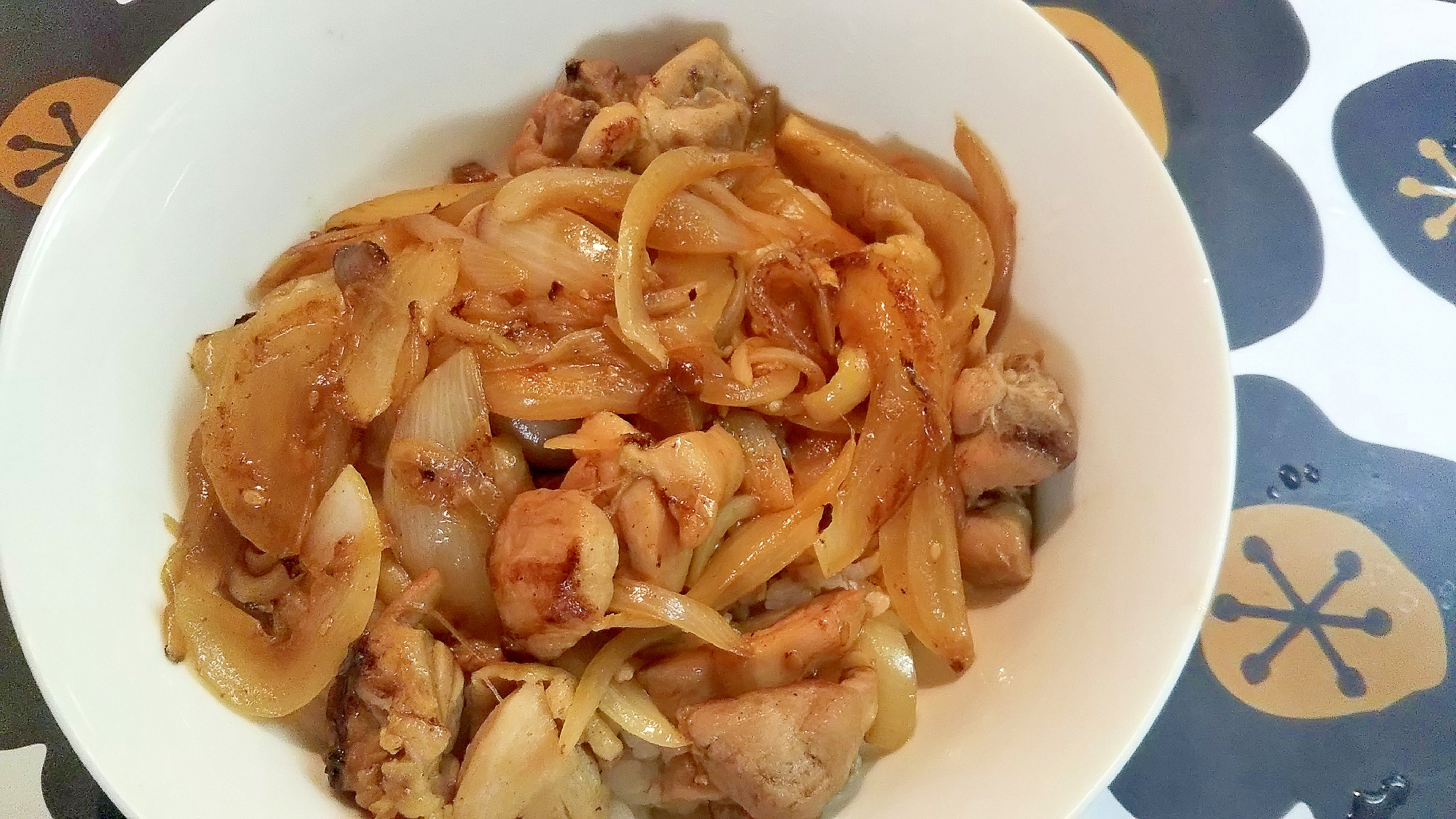 焼肉のタレで☆もも肉とたまねぎ丼