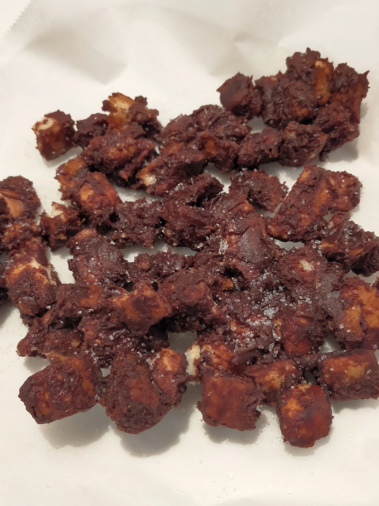 しみチョコ風ラスクがたくさん置かれている