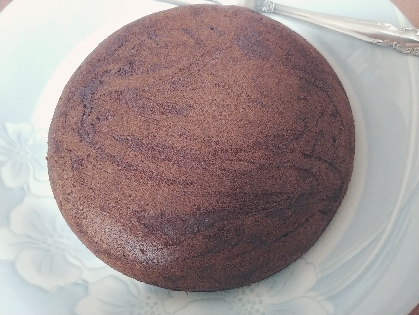 板チョコでなく、チョコレートシロップ消費のために作りました。結構美味しくて満足です。炊飯器のケーキモード初めて使いました。