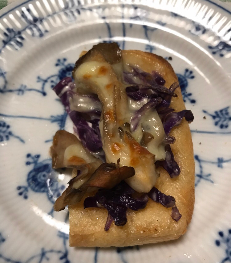 紫キャベツマリネと舞茸の油あげチーズ焼き