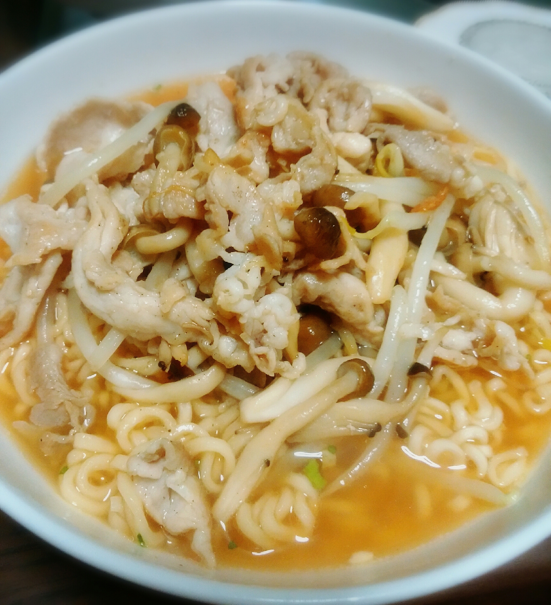 もやしたっぷり醤油ラーメン