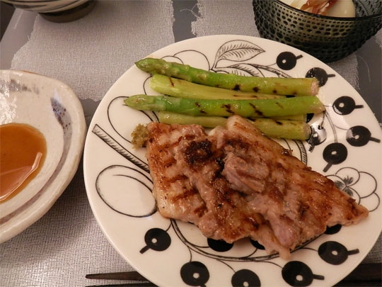 豚肉とグリーンアスパラのグリルパン焼き