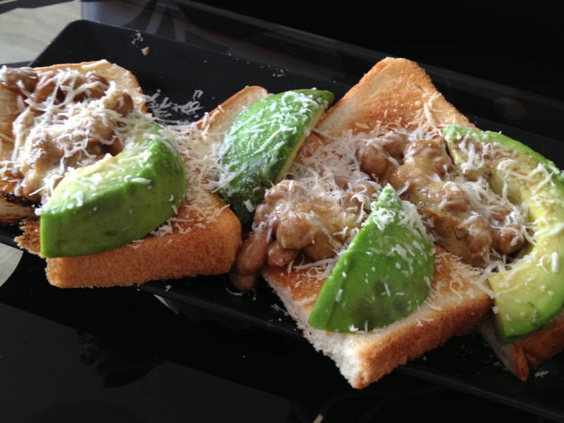 アボカド納豆トースト