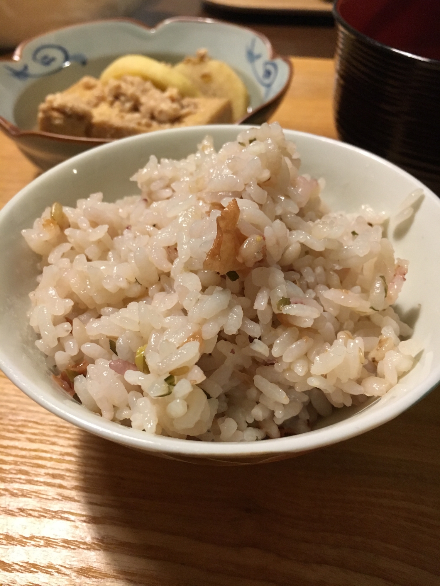 梅干しと塩昆布の炊き込みご飯