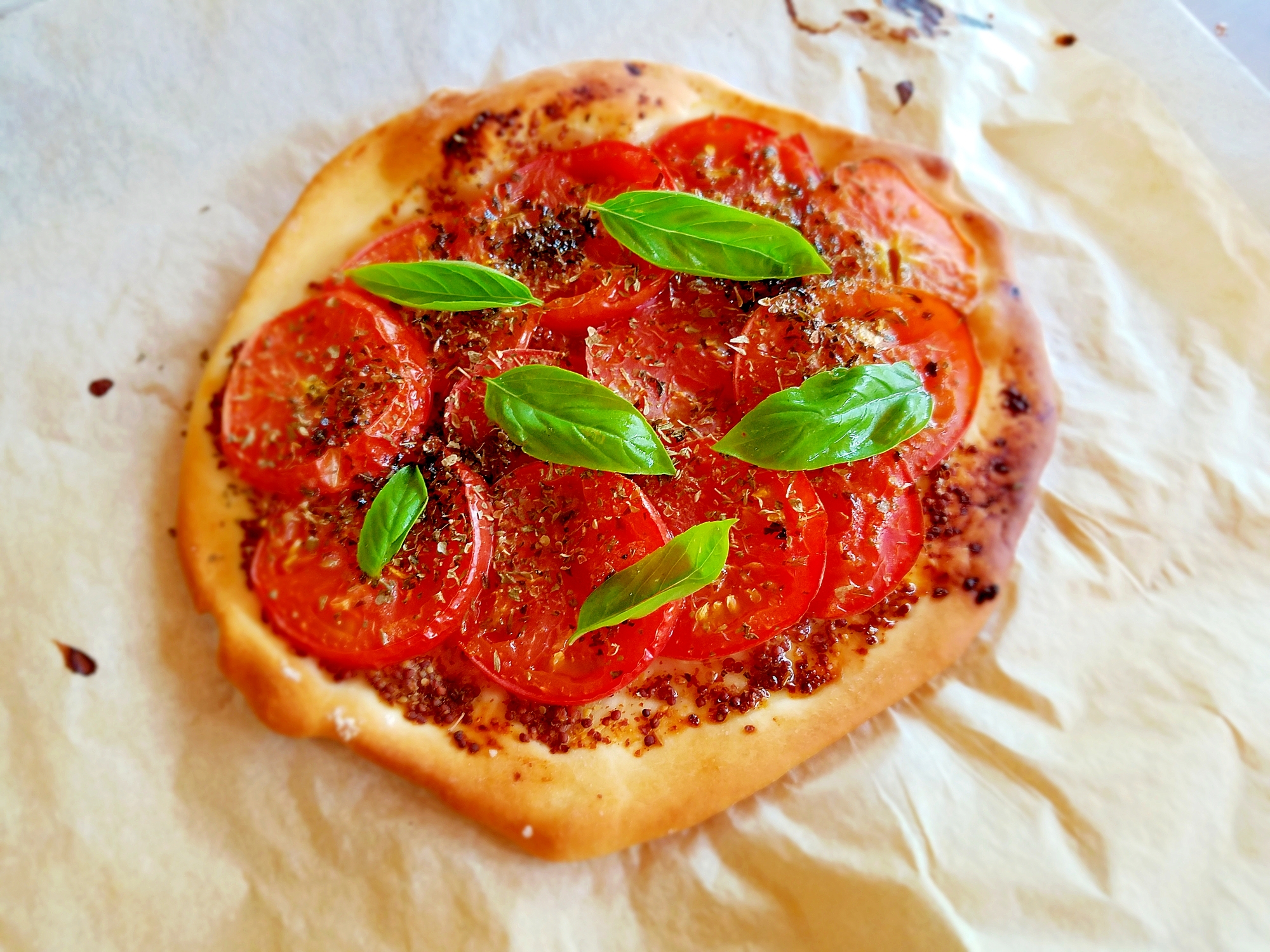 【簡単！休日ランチ】トマトと粒マスタードのピザ
