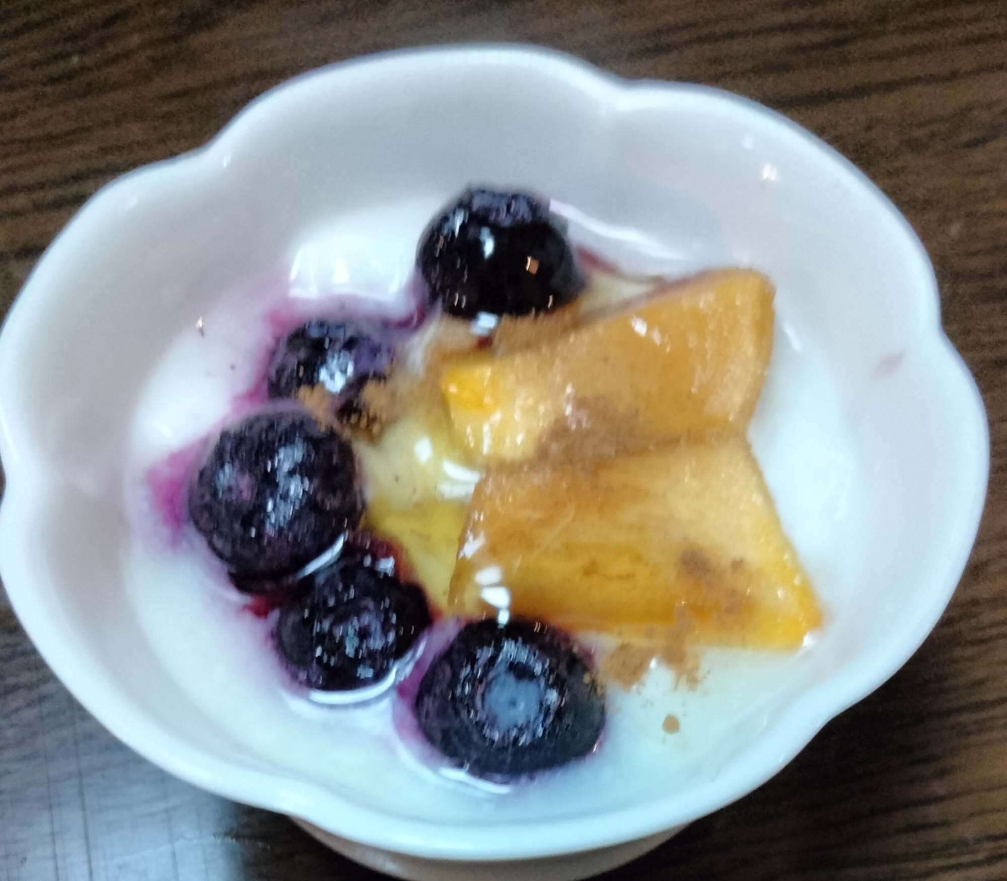 今日のヨーグルト♡柿&ブルーベリー