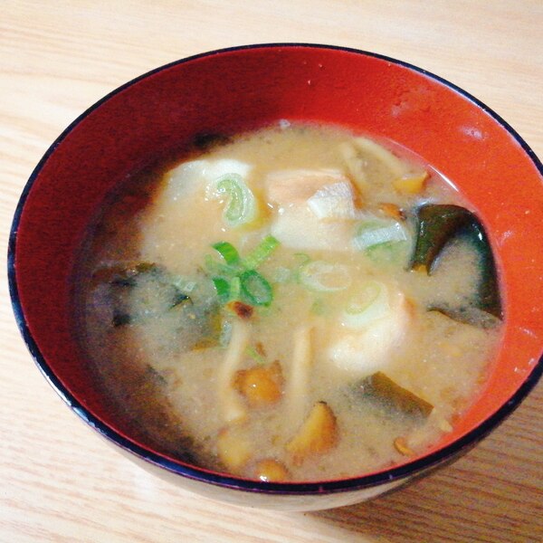 なめこ 麩 わかめ ねぎの味噌汁 レシピ 作り方 By はじゃじゃ 楽天レシピ なめこ 麩 わかめ ねぎの味噌汁 レシピ 作り方 By はじゃじゃ 楽天レシピ