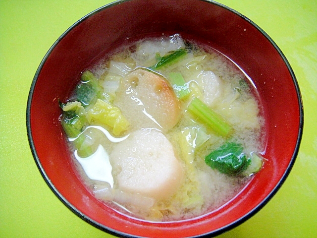 白菜とかぶの葉お麩の味噌汁