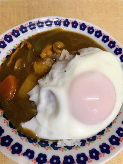 目玉焼きカレーライス