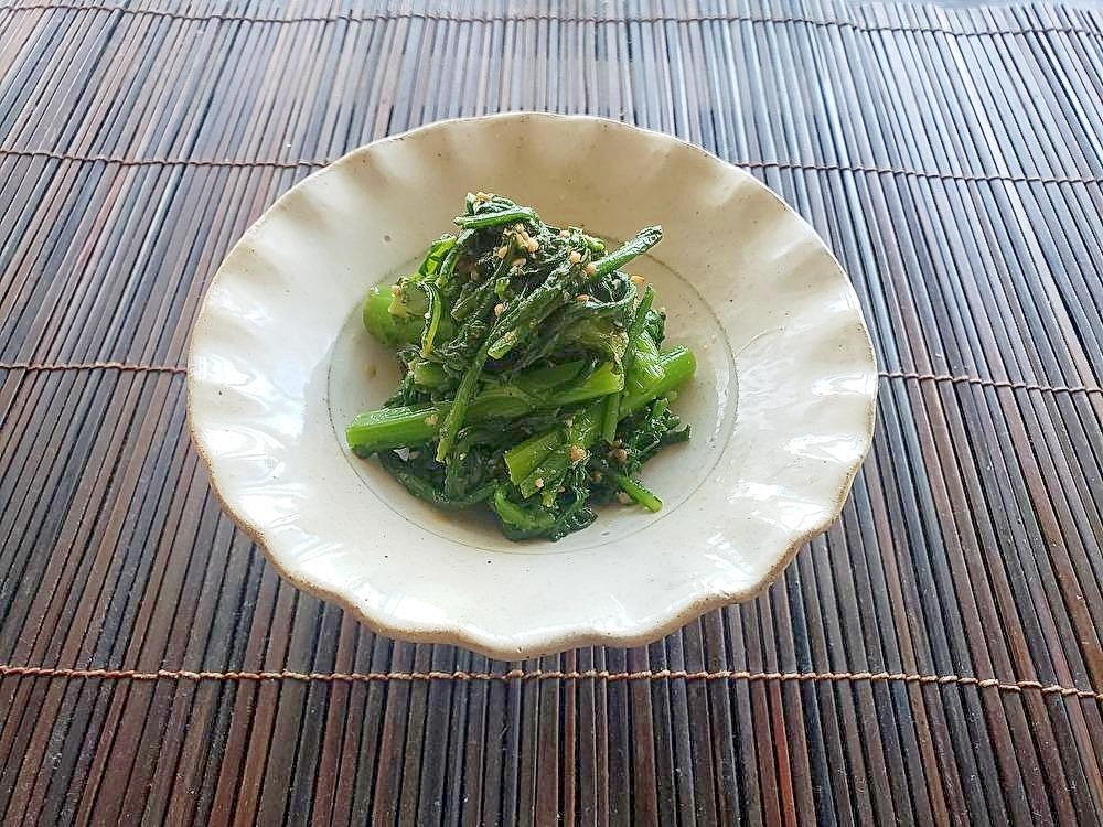 サッと茹でて和えるだけ　簡単！春菊の胡麻和え