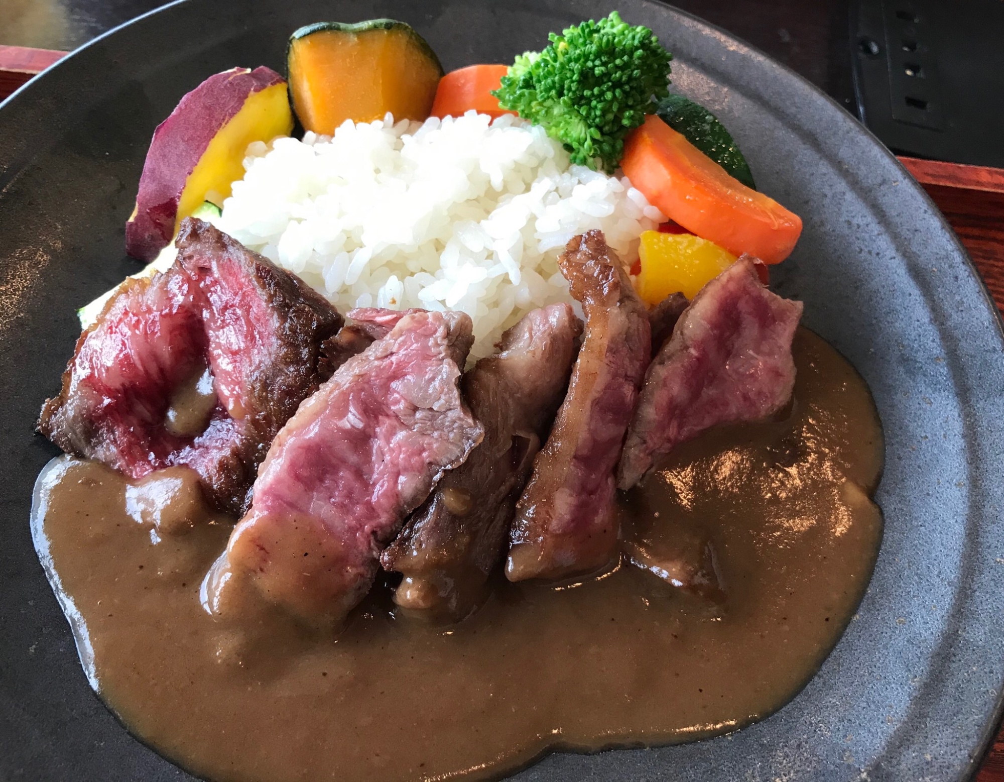 牛肉たっぷり牛カレー