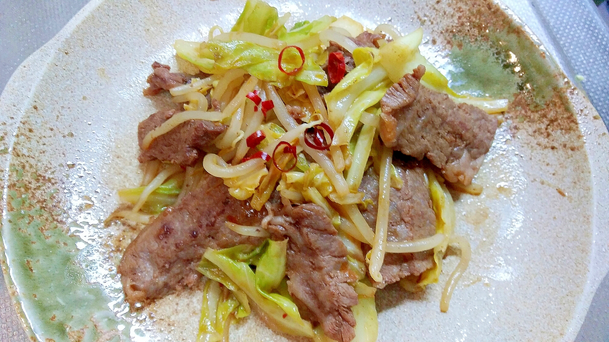 牛肉とキャベツともやしの炒め物