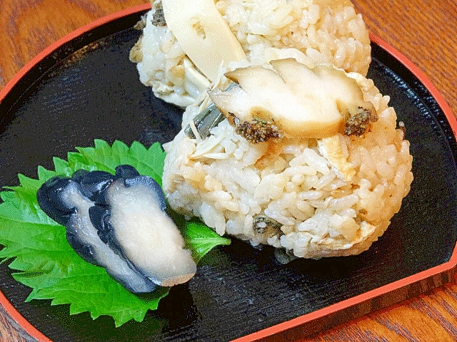 北海道グルメ☆　「あわび山菜釜飯のおにぎり」