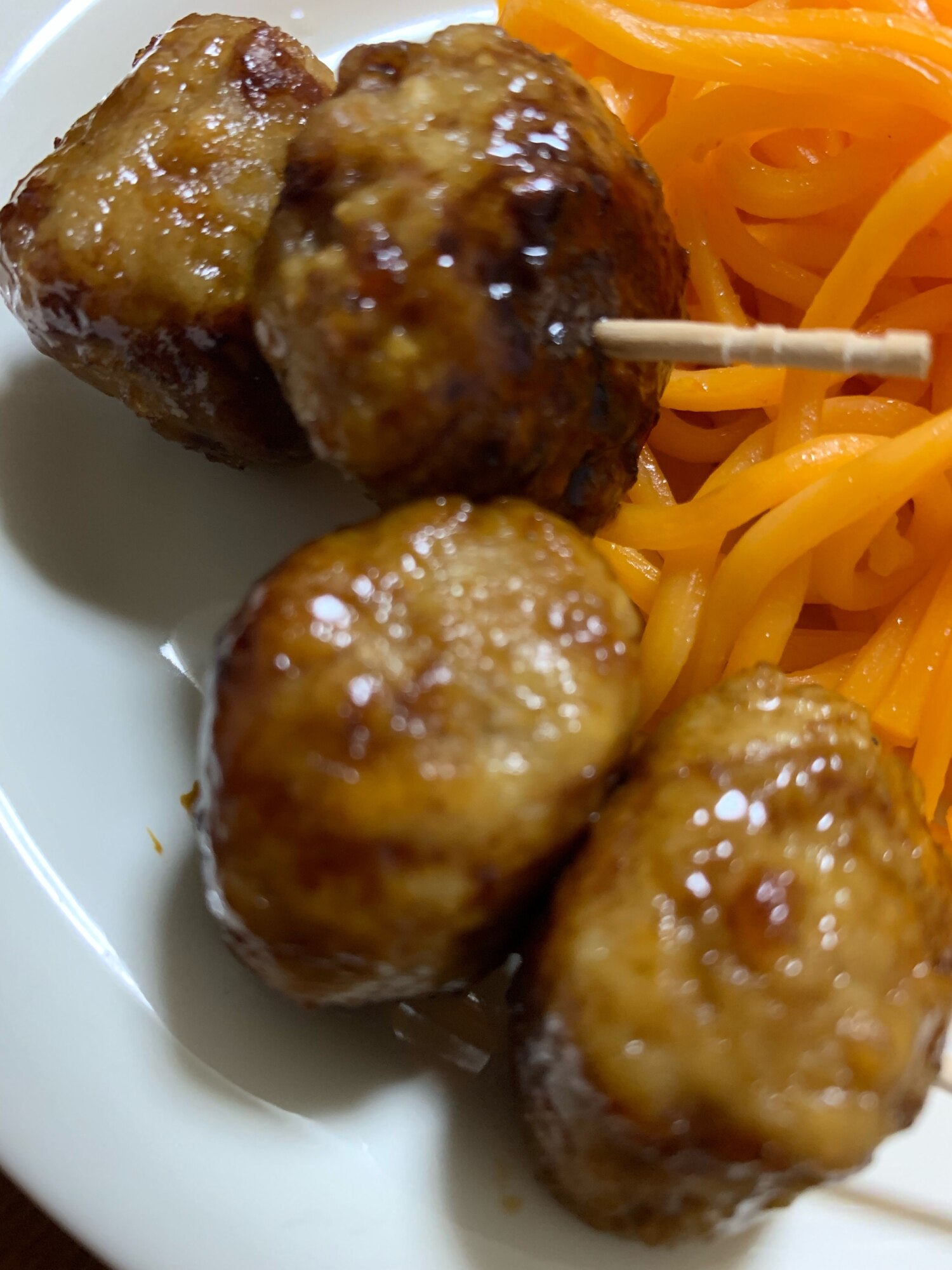 お弁当にも 鶏団子の照り焼き レシピ 作り方 By とこっちぃ 楽天レシピ