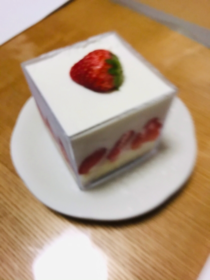 お誕生日にも♪簡単グラスショートケーキ♡