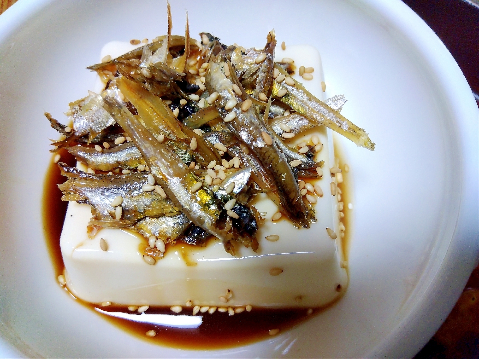 豆腐のゴマメのせ