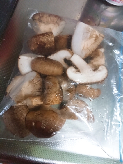 冷凍保存の常備菜とっても便利なので椎茸も仲間入りです♪