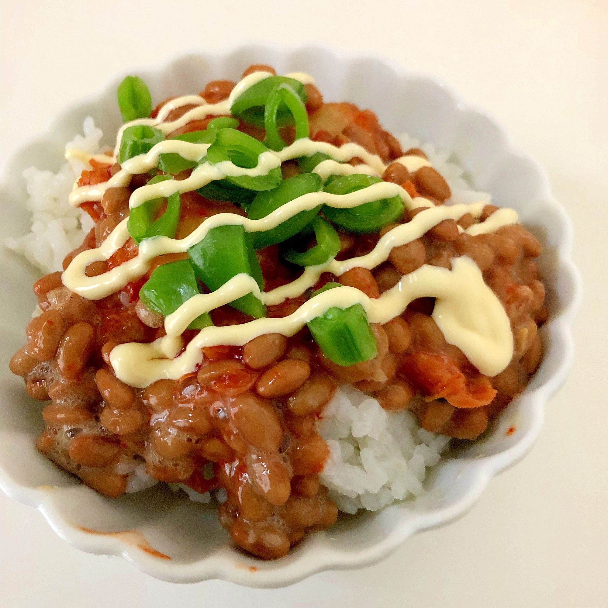 スナップえんどうとキムチの納豆ご飯